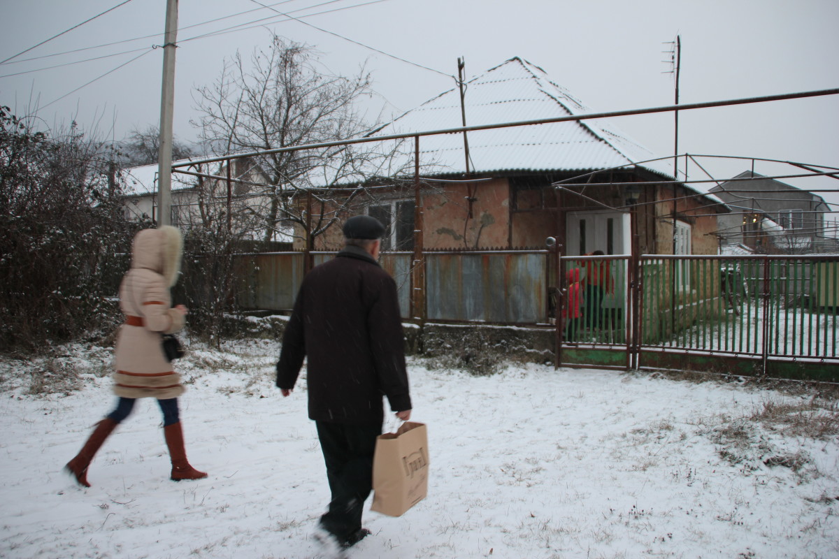 Пенсіонери та інваліди Виноградівщини напередодні Різдва отримали святкові продуктові набори